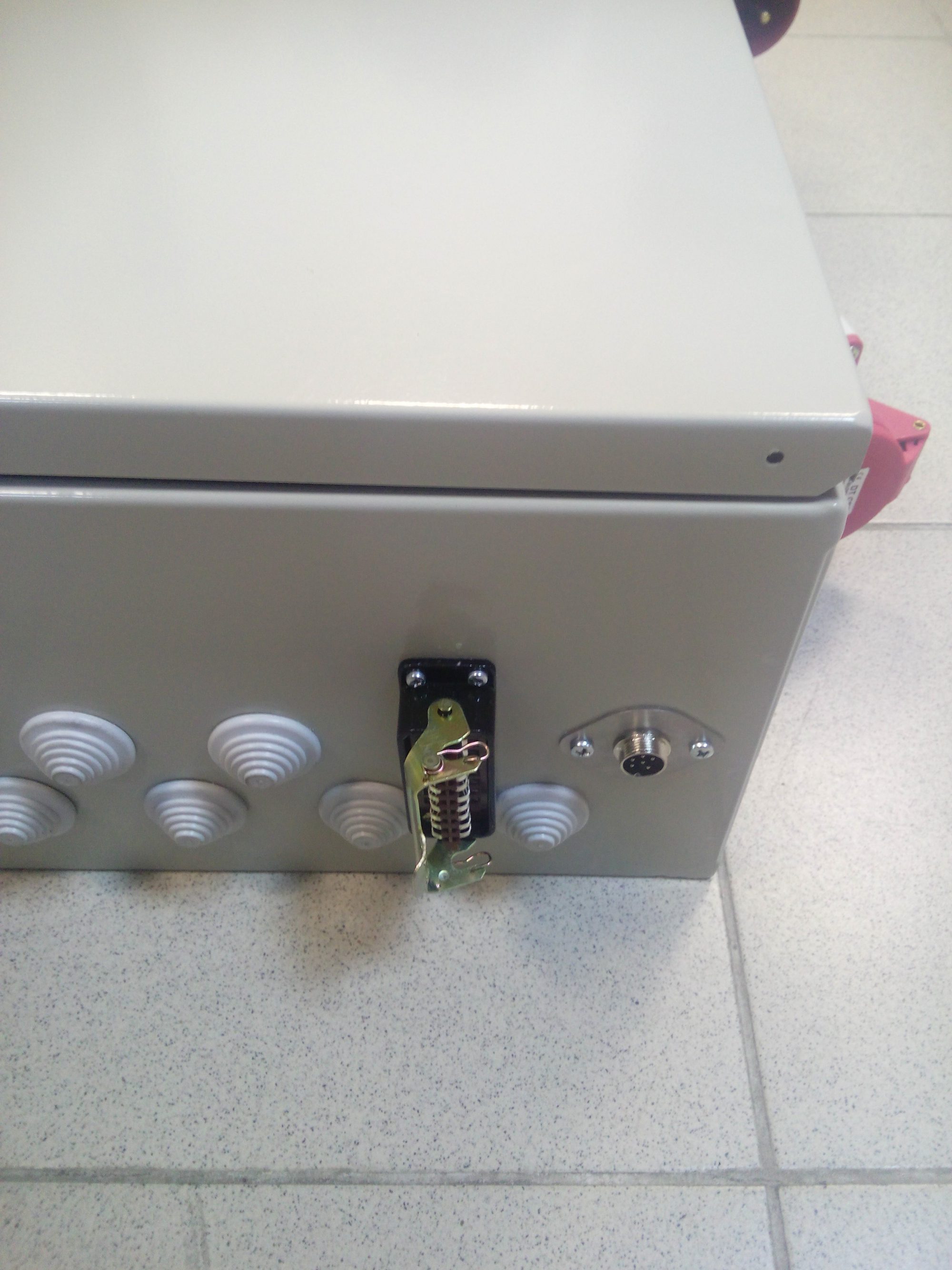 Управление вейкбордным реверсом